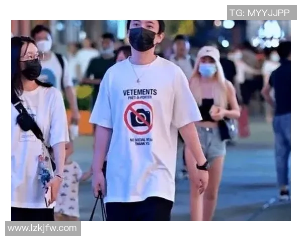 街头随机采访揭晓民众心目中的足球明星究竟是谁